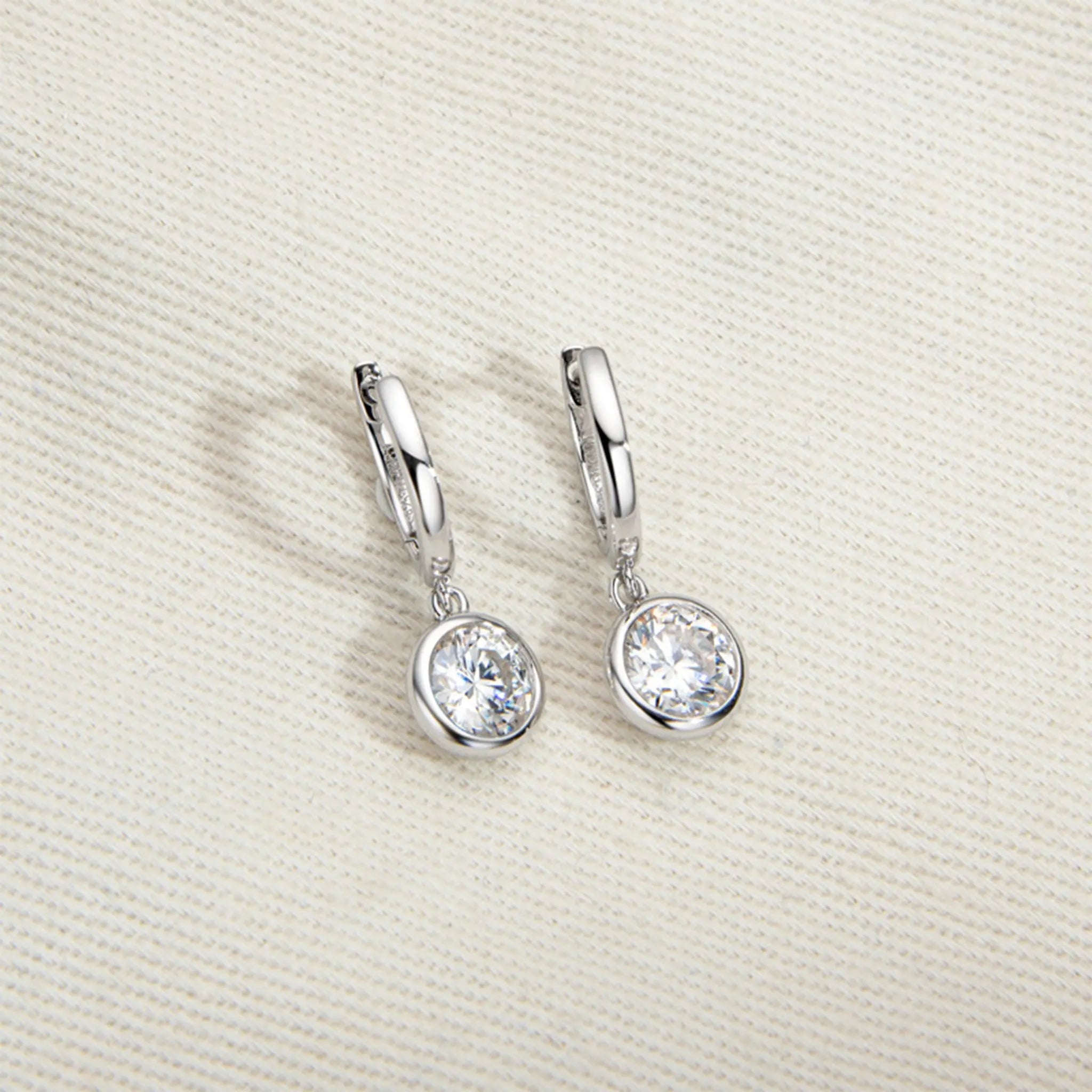 Glow moissanite earrings STELATIDE
