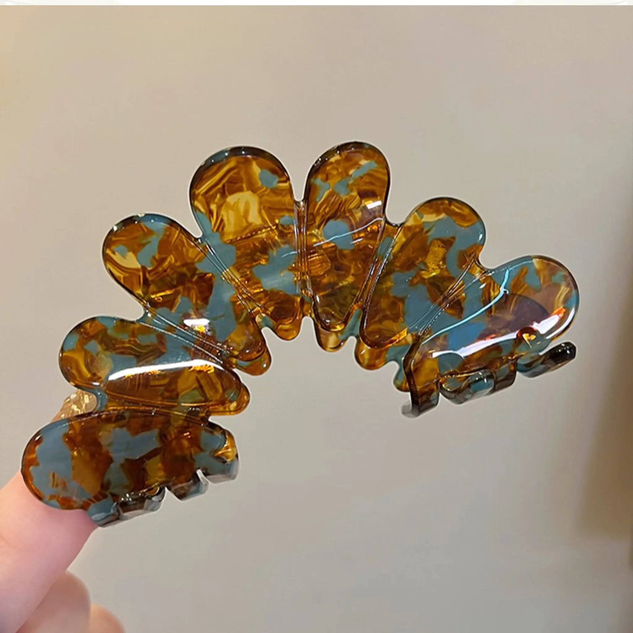 Shark-Mouth  Acetate Hairpin STELATIDE